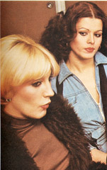 Angie y Bibi en El Libro de Los Travestis