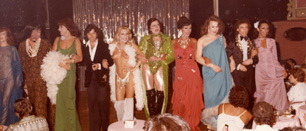 ( de izda. a derecha).: EVA, WATUSSI. NINON DE VALOIS, ADAM, CHRISTINE, PIERROT, LOLA, ELIANNE, HENRY VERNER Y BIANCA EN EL BARCELONA DE NOCHE )&nbsp;